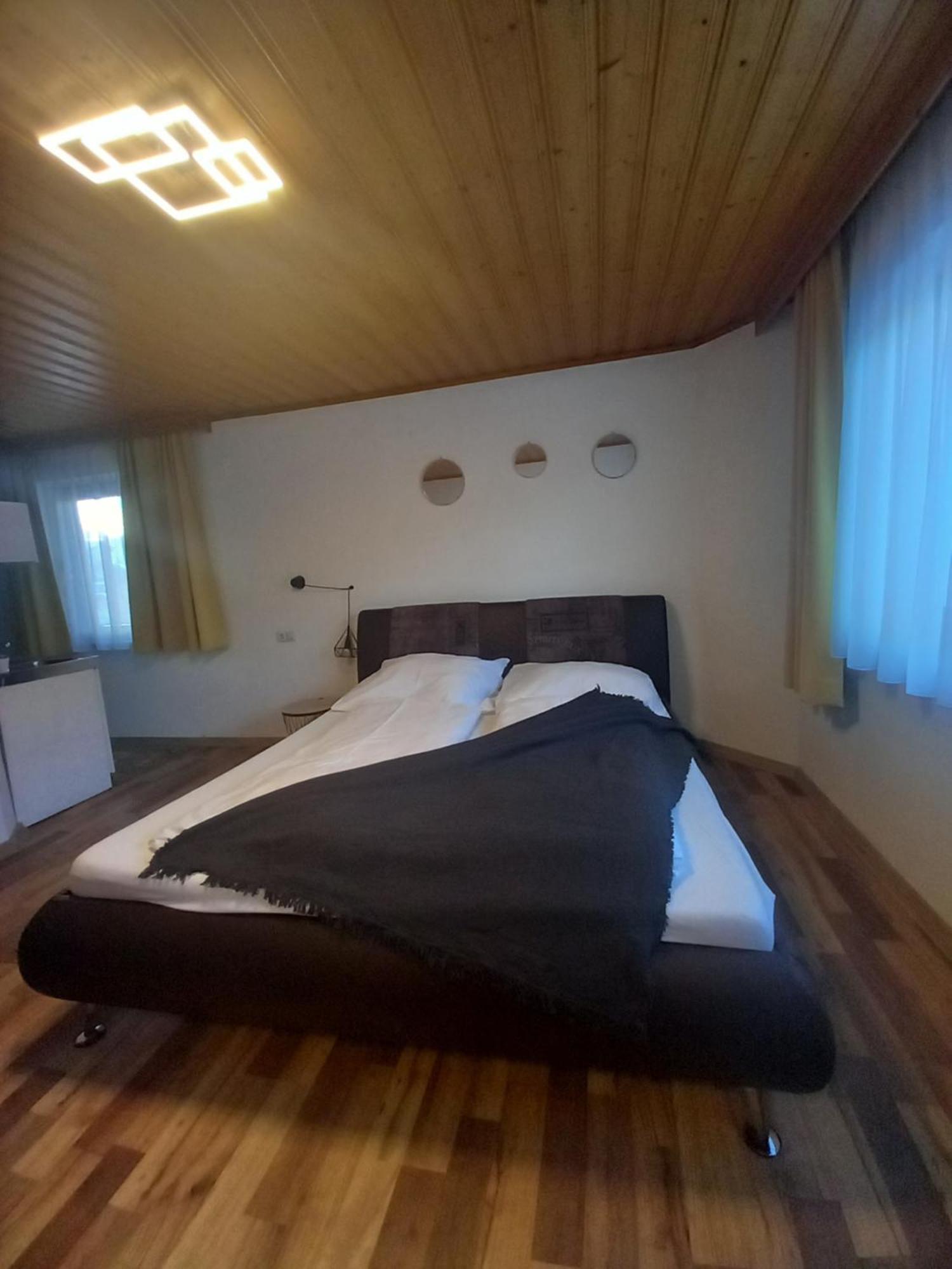 Mani'S Appartements Радщат Екстериор снимка
